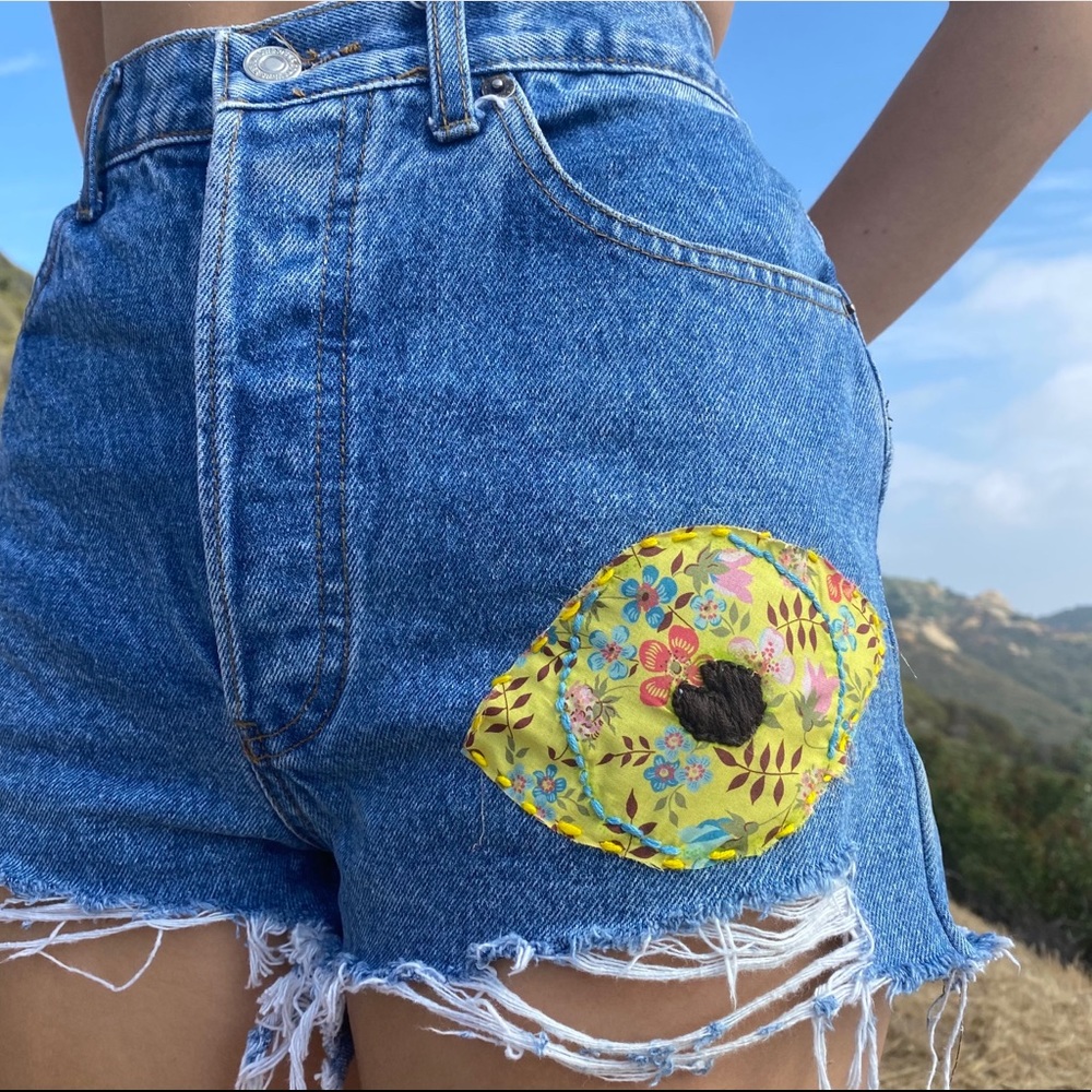 Vintage Levi’s Eye Patchwork Embroidered Shorts! - image 2
